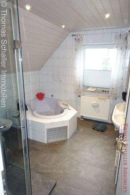 Hauptbadezimmer im Obergeschoss