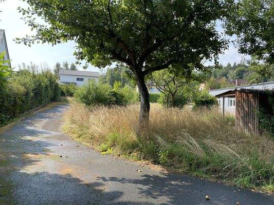 Blick vom Wendekreis Gartengrundstück zum Baugrundstück