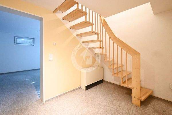 Holztreppe (Blick 1)