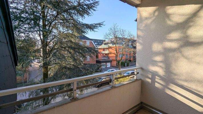 Balkon Nr. 2 zur Straße