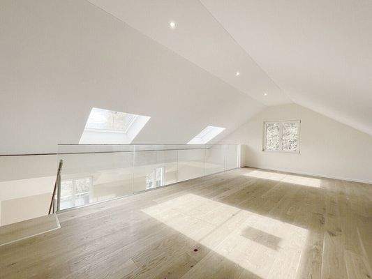 Sehr großzügiger heller Galeriebereich