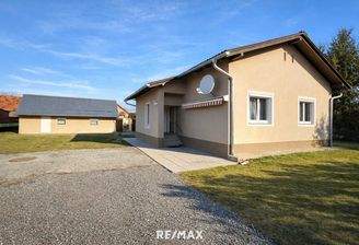 Haus mit Nebengebäude