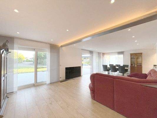 Überall im Wohnbereich EG ein Ausgang auf die Terrasse