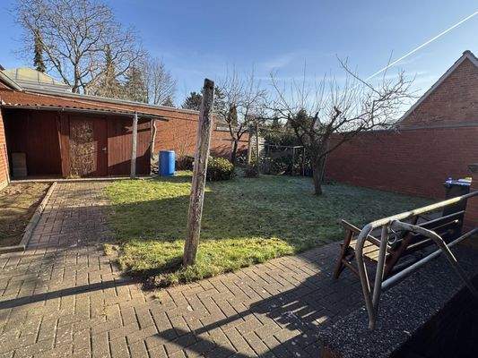 Gartenbereich mit Abstellraum