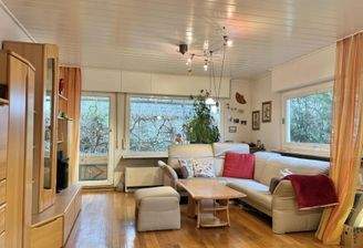 Wohnzimmer mit Ausgang auf die Terrasse