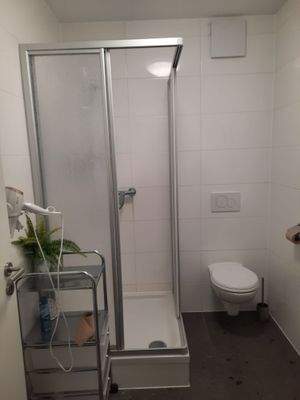 Herren-WC, mit Dusche