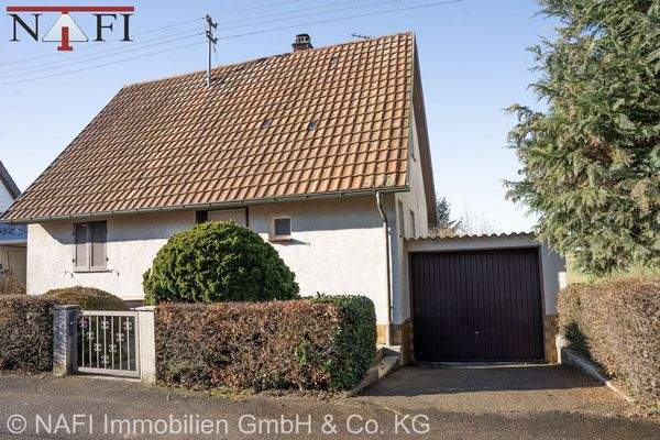 Hausansicht mit Garage