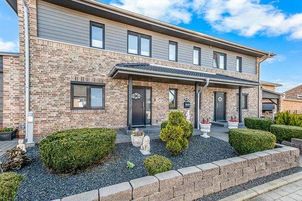 Hauseingänge mit Vorgarten