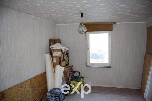 Zimmer 1 unrenoviert 1. OG