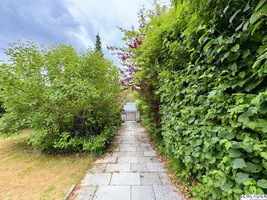 Begrünter Garteneingang