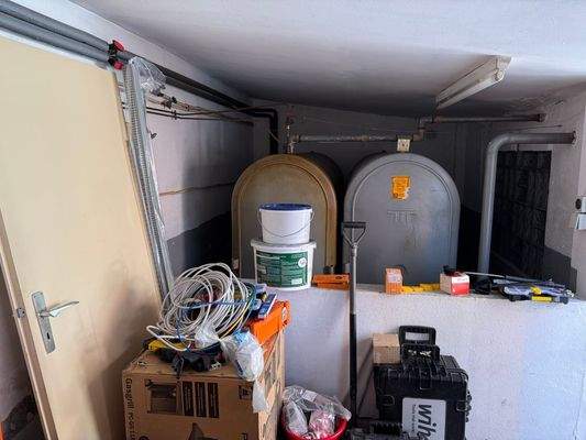 Heizungsraum mit Öl-Tanks