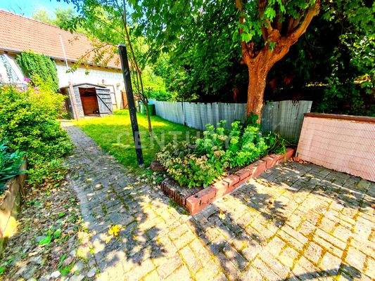 toller Garten mit Häuschen