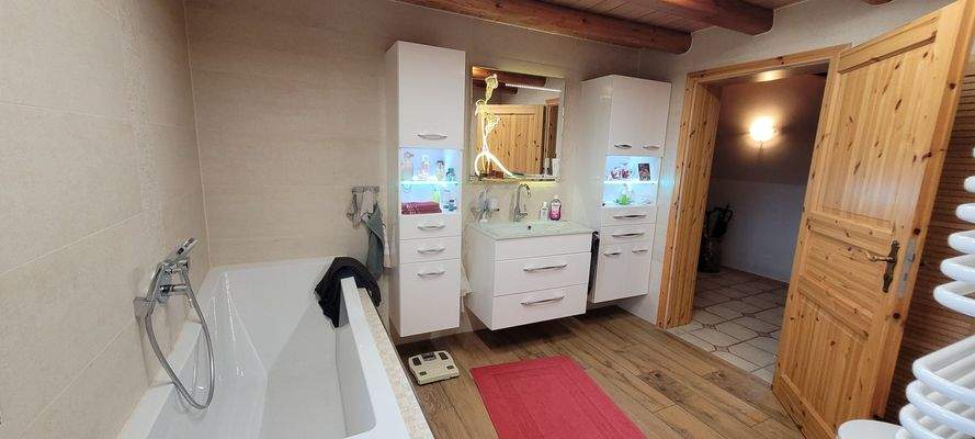 Badezimmer 1. OG.jpg