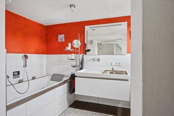 TL-Bad mit Wanne und Dusche