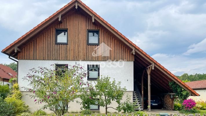 Immobilie außen + Carport