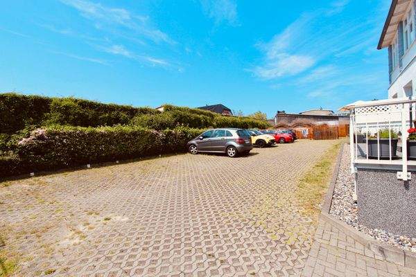 Parkplätze , außen.JPG