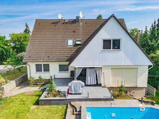 Gartenansicht mit Pool