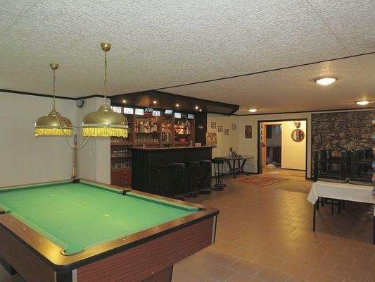 Partyraum im Keller2