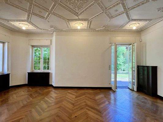 Esszimmer mit Ausgang zur Terrasse