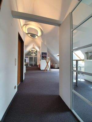 Bis zu 3 Arbeitsplätze in modernem 120 m² Gemeinschaftsbüro zu v