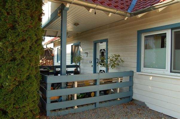 10 Veranda vor dem Haus.JPG