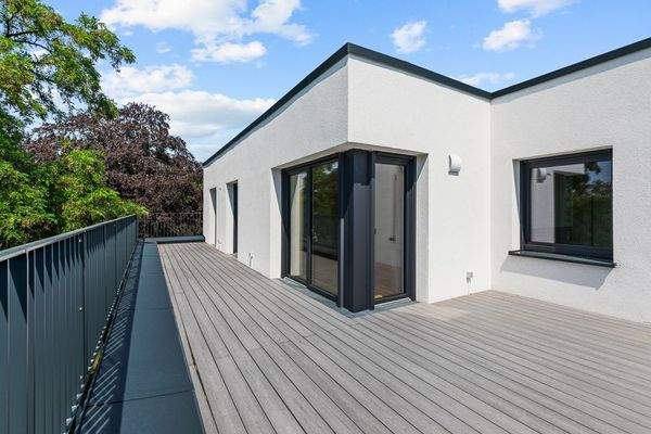 Großzügige Südwestterrasse