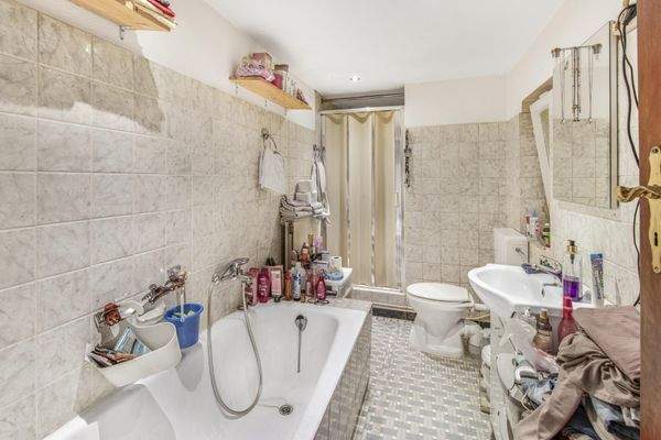 Badezimmer im Erdgeschoss