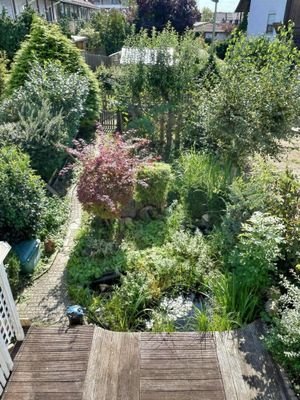 Blick vom Balkon in den Garten