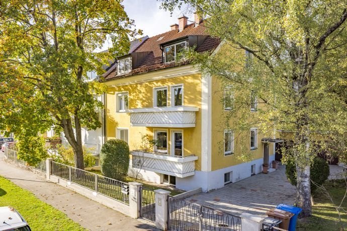 Grundbuch statt Sparbuch! Wunderbares  Dreifamilienhaus im grünen Berg am Laim