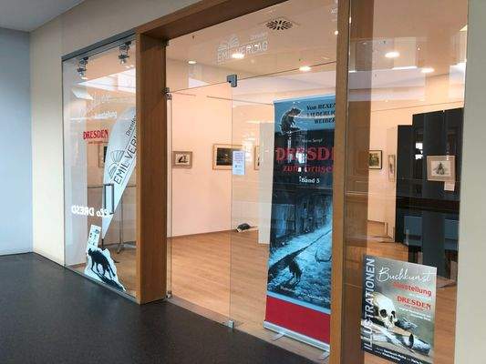 Ladengeschäft mit 45 m² Mall innen.jpg