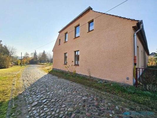 Giebelseite von der Straße