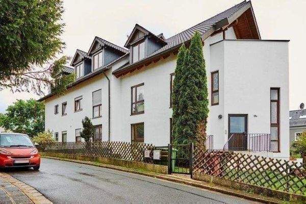 Gesamtansicht Haus, Balkon rechts im Bild