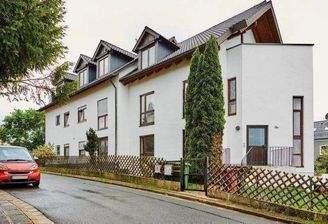 Gesamtansicht Haus, Balkon rechts im Bild