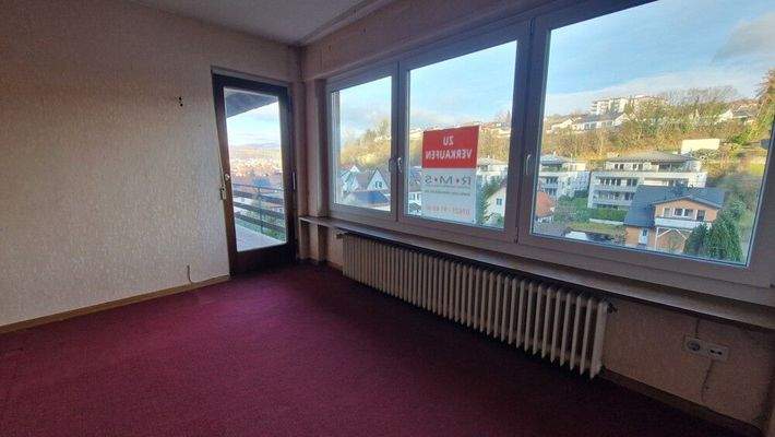 Wohnzimmer mit Terrassentür und Ausblick Whg. 1