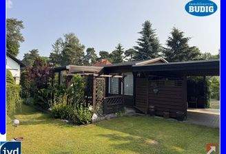 Sommerhaus und Carport