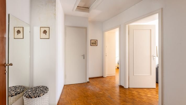 Flur OG mit Zugängen zu den Kinderzimmern