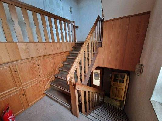 OG Hausflur und Treppenaufgang (1)