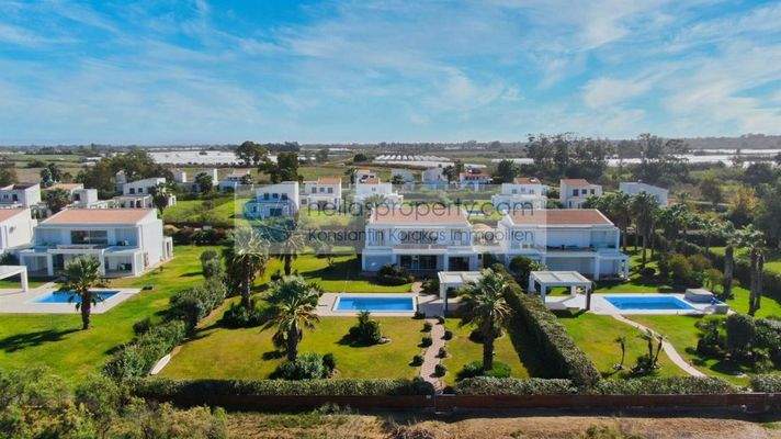 6af3ff1b25c94fa7bb72e101bd56265f-original