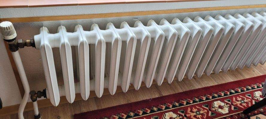 Heizkörper und teilweise Fußbodenheizung.jpg