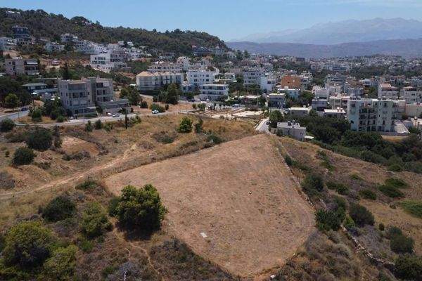 Kreta, Chania: Außergewöhnliches Grundstück mit Blick auf die Stadt und das Meer im Stadtteil Halepa zu verkaufen
