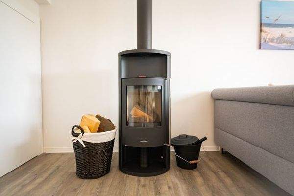 Moderner Kamin im Wohnzimmer