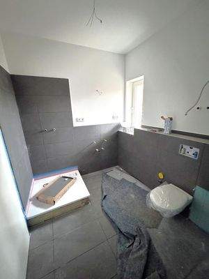 TGL-Bad mit Dusche...