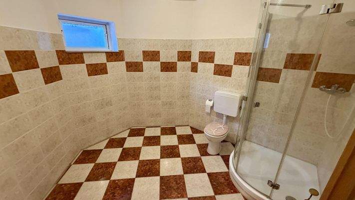 Badezimmer im Kellergeschoss