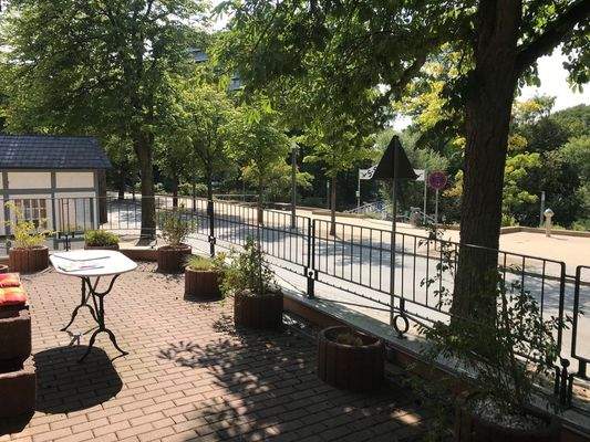 Terrasse vor dem Objekt