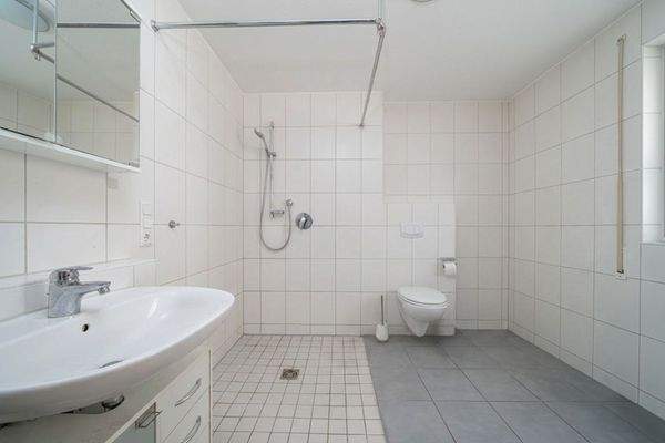 Bad mit 'Walk-in-Dusche'