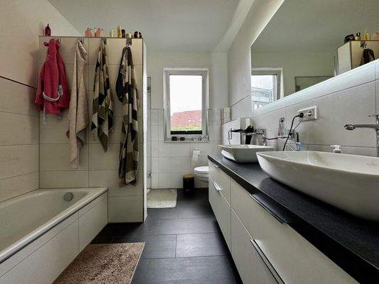 Obergeschoss - Badezimmer…