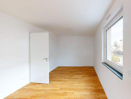 großzügiges Schlafzimmer (1)