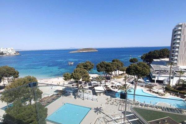  Balkon mit Meerblick und Blick auf den Gemeinschaftspool