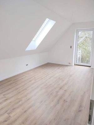 2. Schlafzimmer OG mit sep. Ankleide