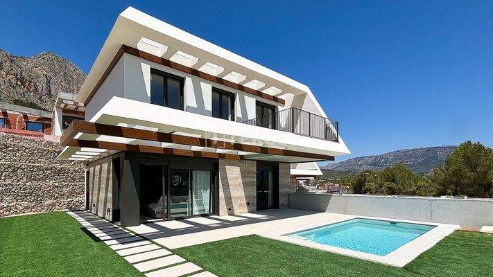 Detached Luxurious Villas in the Tranquil Polop Costa Blanca